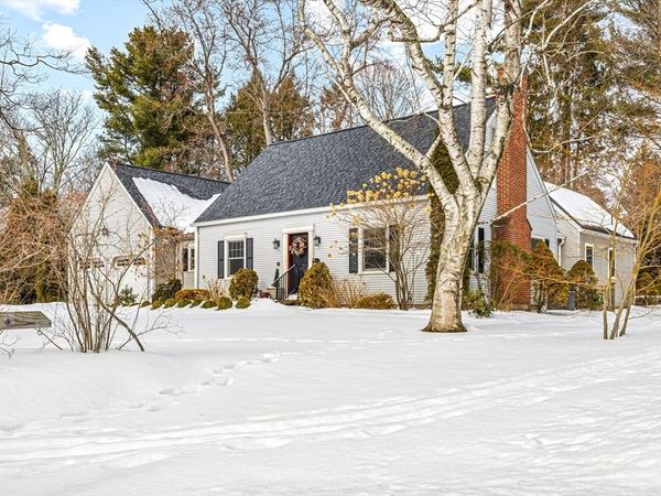 25 Woodbridge Ter, South Hadley, MA 01075