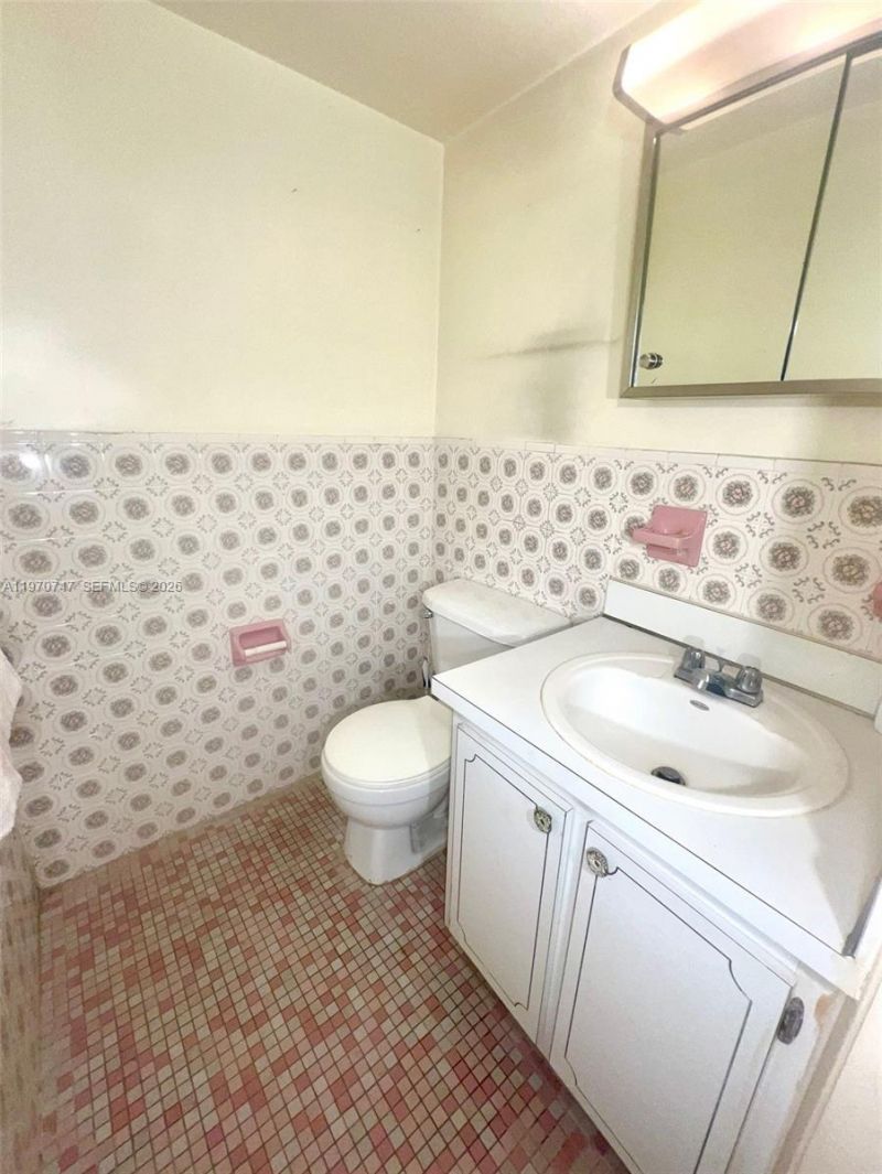 1658 Bay Rd , Unit 203, Miami Beach, FL 33139 Photo