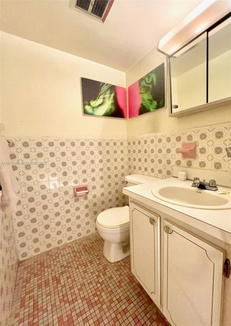 1658 Bay Rd , Unit 203, Miami Beach, FL 33139 Photo