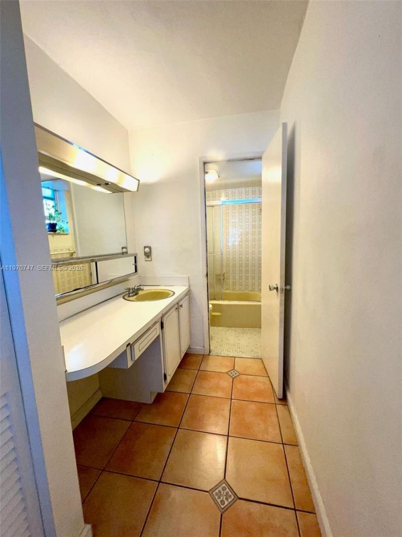 1658 Bay Rd , Unit 203, Miami Beach, FL 33139 Photo