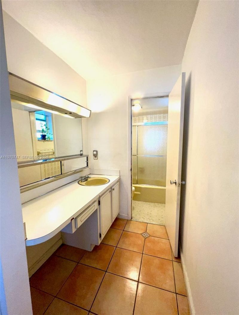 1658 Bay Rd , Unit 203, Miami Beach, FL 33139 Photo