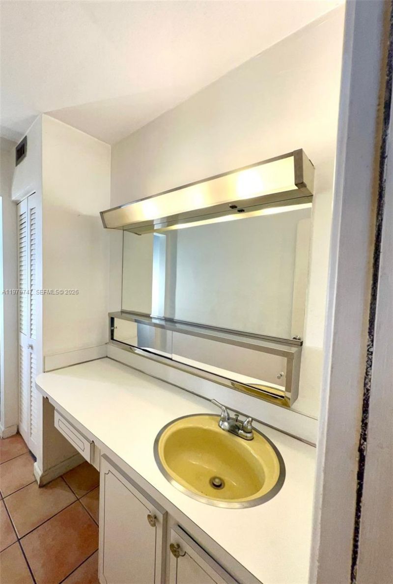 1658 Bay Rd , Unit 203, Miami Beach, FL 33139 Photo