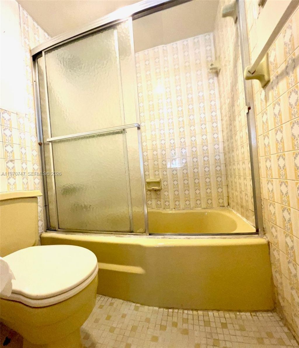 1658 Bay Rd , Unit 203, Miami Beach, FL 33139 Photo