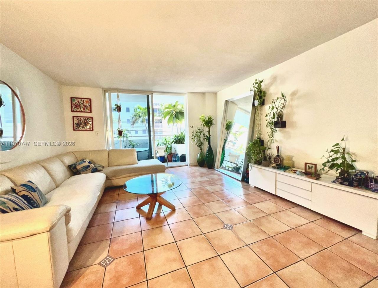1658 Bay Rd , Unit 203, Miami Beach, FL 33139 Photo