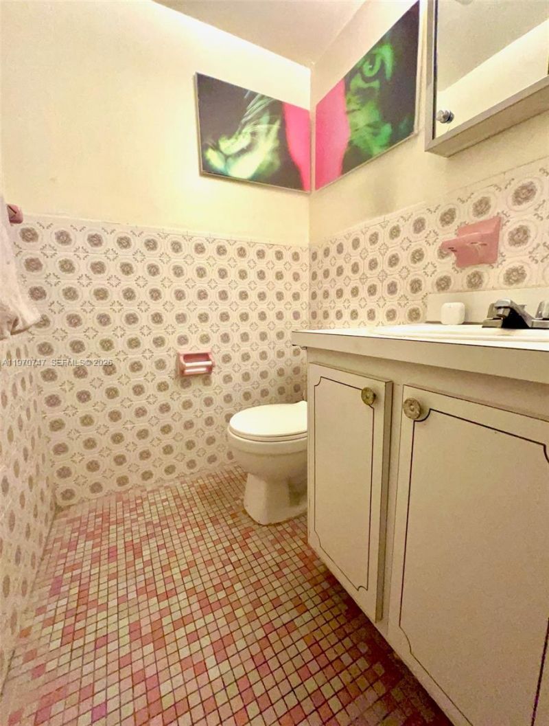 1658 Bay Rd , Unit 203, Miami Beach, FL 33139 Photo