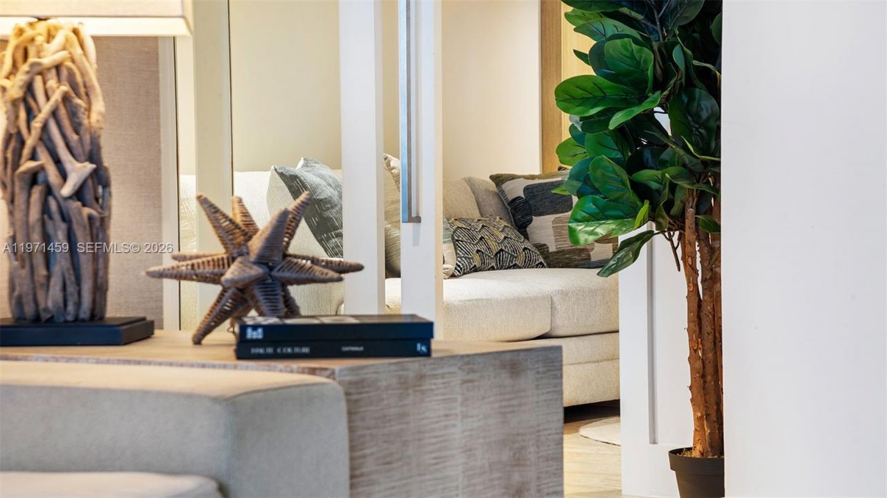 102 24th St, Unit 904, Miami Beach, FL 33139 Photo