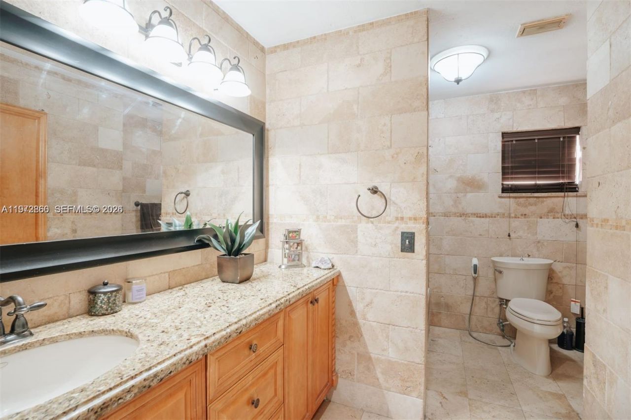 8648 NW 1st Ln, Miami, FL 33126 Photo