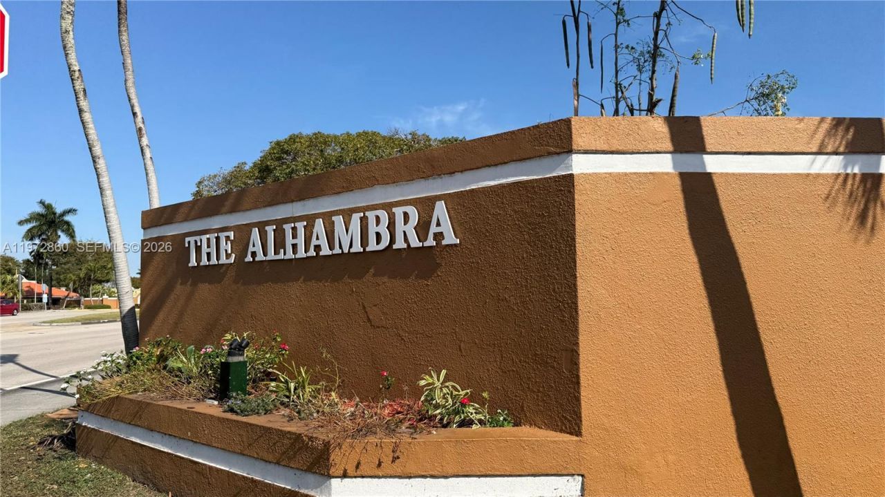 8648 NW 1st Ln, Miami, FL 33126 Photo