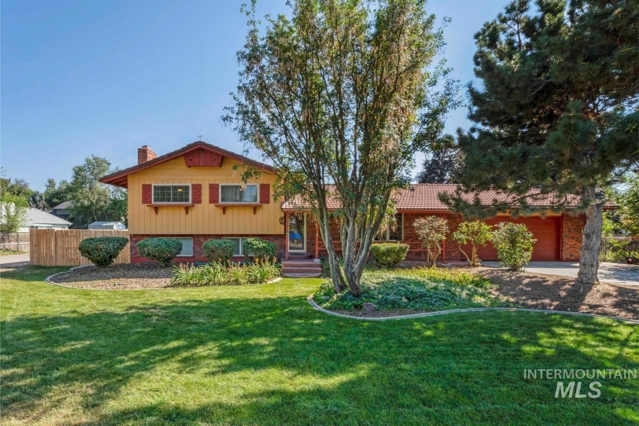 8725 W Shellie Lane, Boise, ID 83704 Main Photo