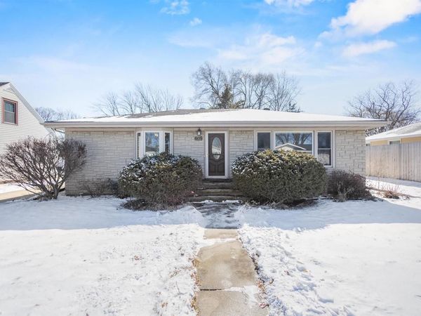 909 W WEILAND AVENUE, Appleton, WI 54914
