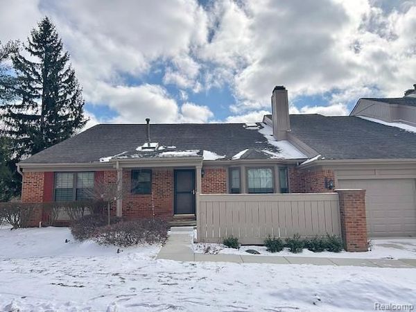 7305 Meadowridge Circle, West Bloomfield Twp, MI 48322