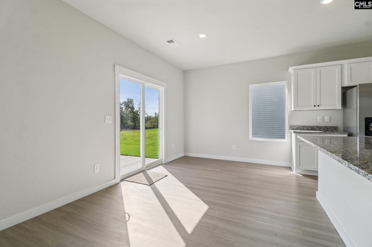 102 Sundew Road  Photo 5