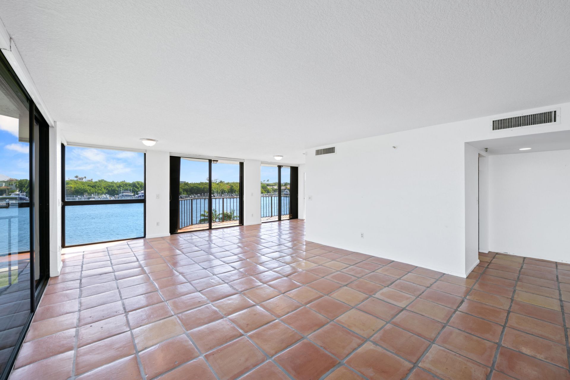 899 Jeffery Street, Unit 214, Boca Raton, FL 33487 Photo