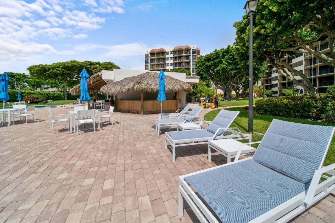 899 Jeffery Street, Unit 214, Boca Raton, FL 33487 Photo