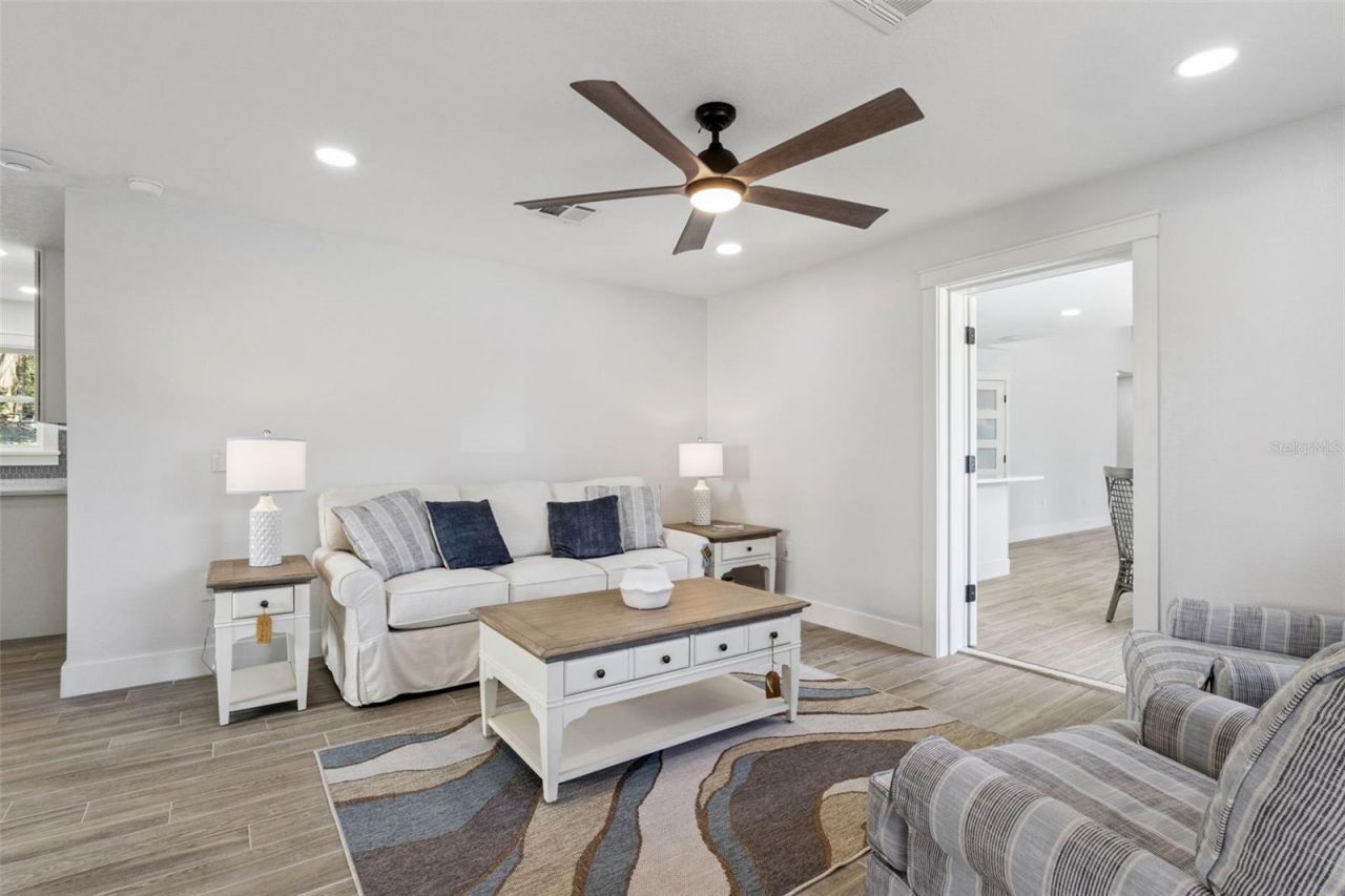 118 N Grandview Street, Mount Dora, FL 32757 Photo
