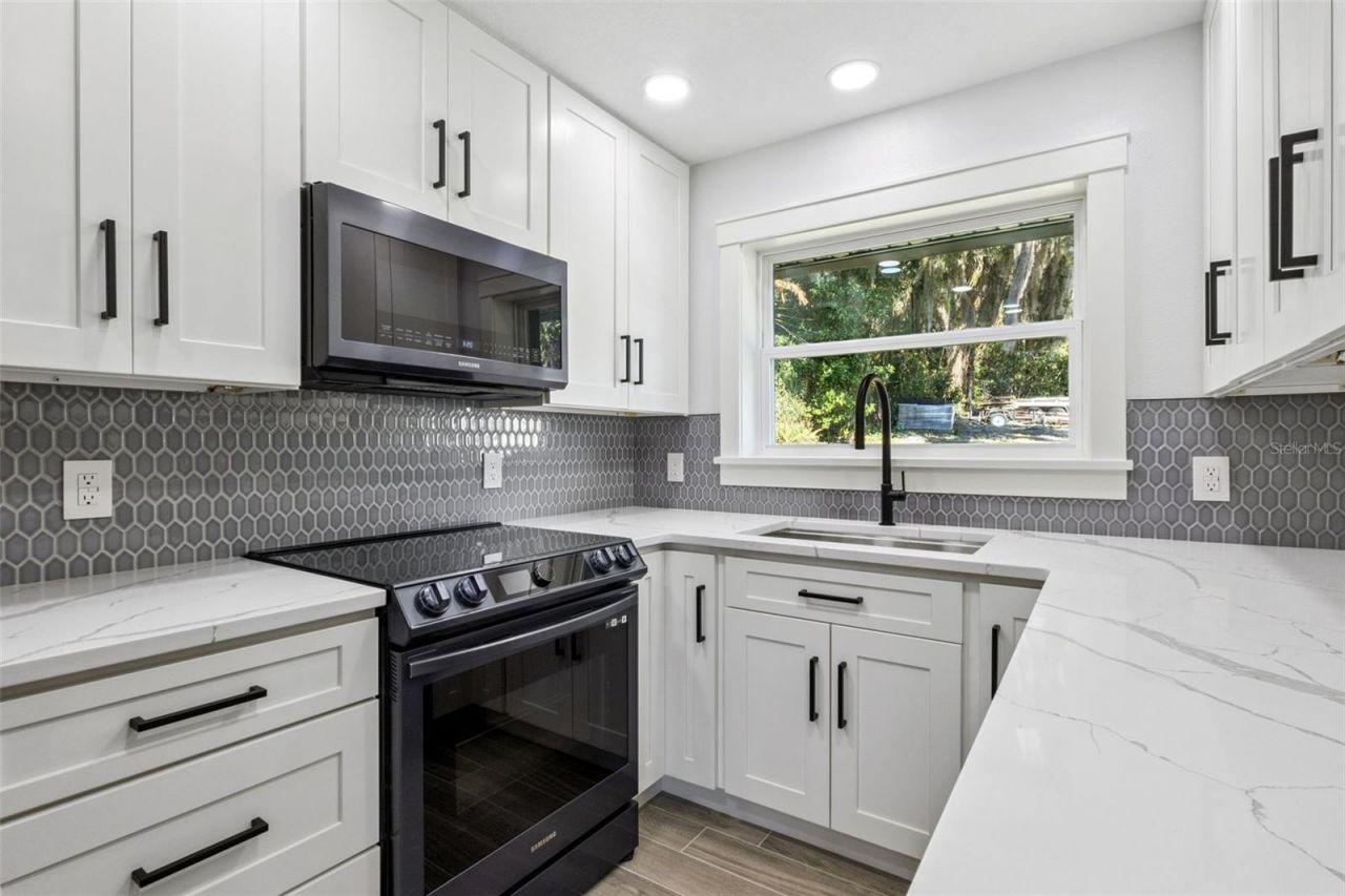 118 N Grandview Street, Mount Dora, FL 32757 Photo