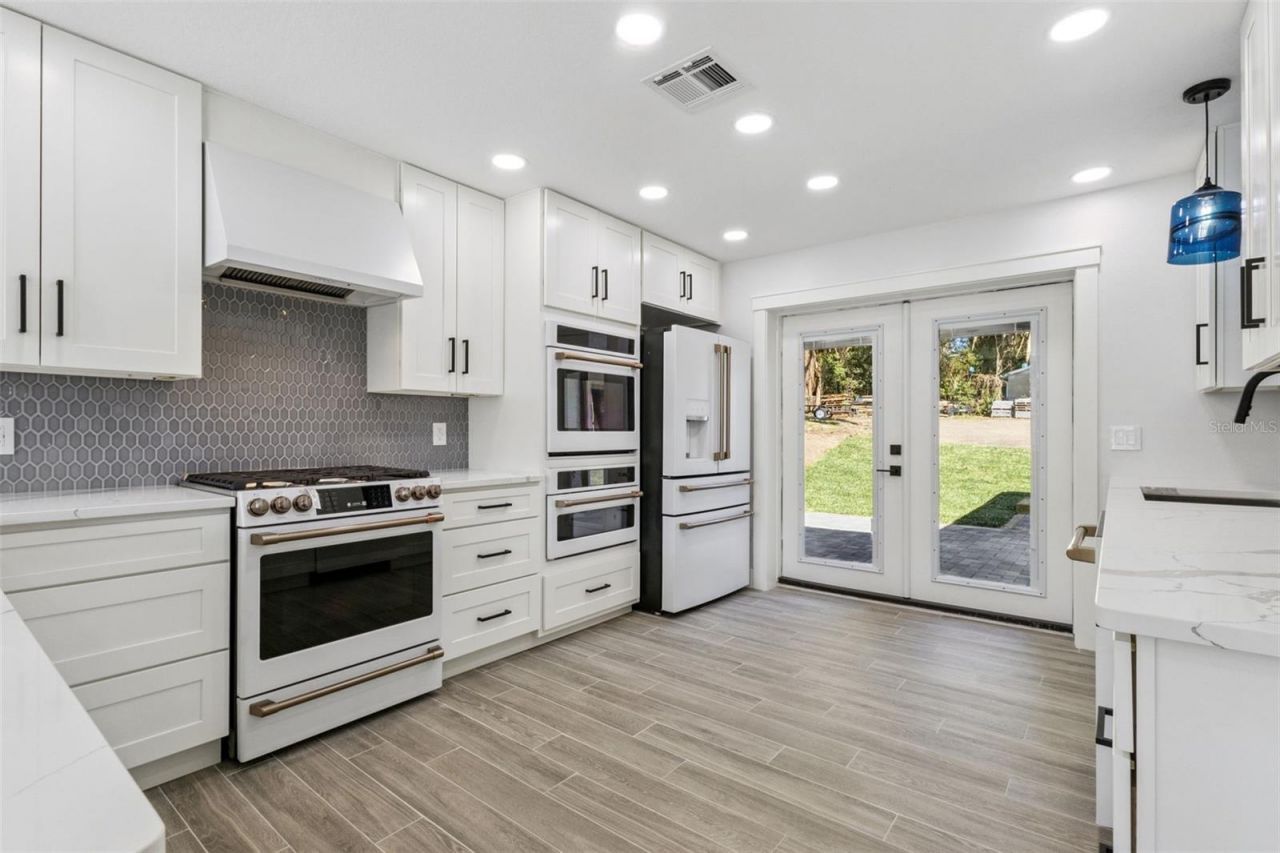 118 N Grandview Street, Mount Dora, FL 32757 Photo