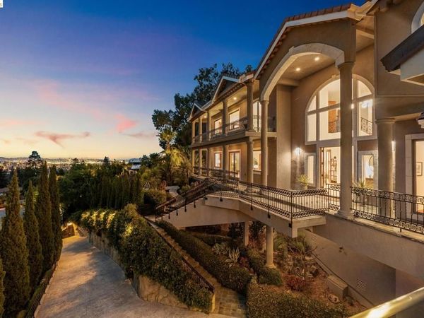 33 33 Somerset Rd, Oakland, CA 94611