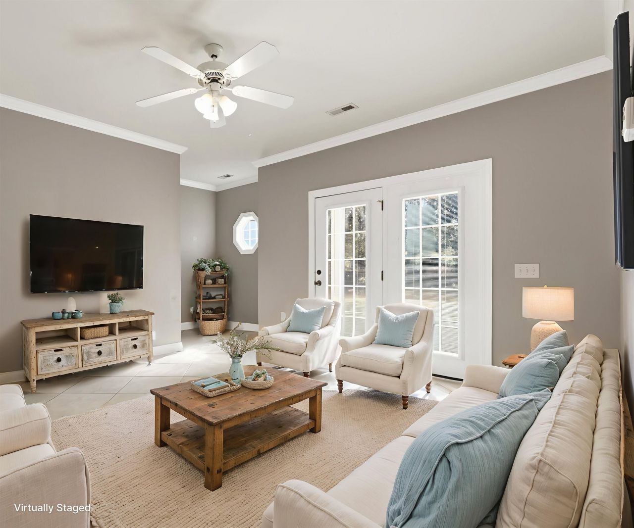 2077 Silvercrest Dr.  Photo 5