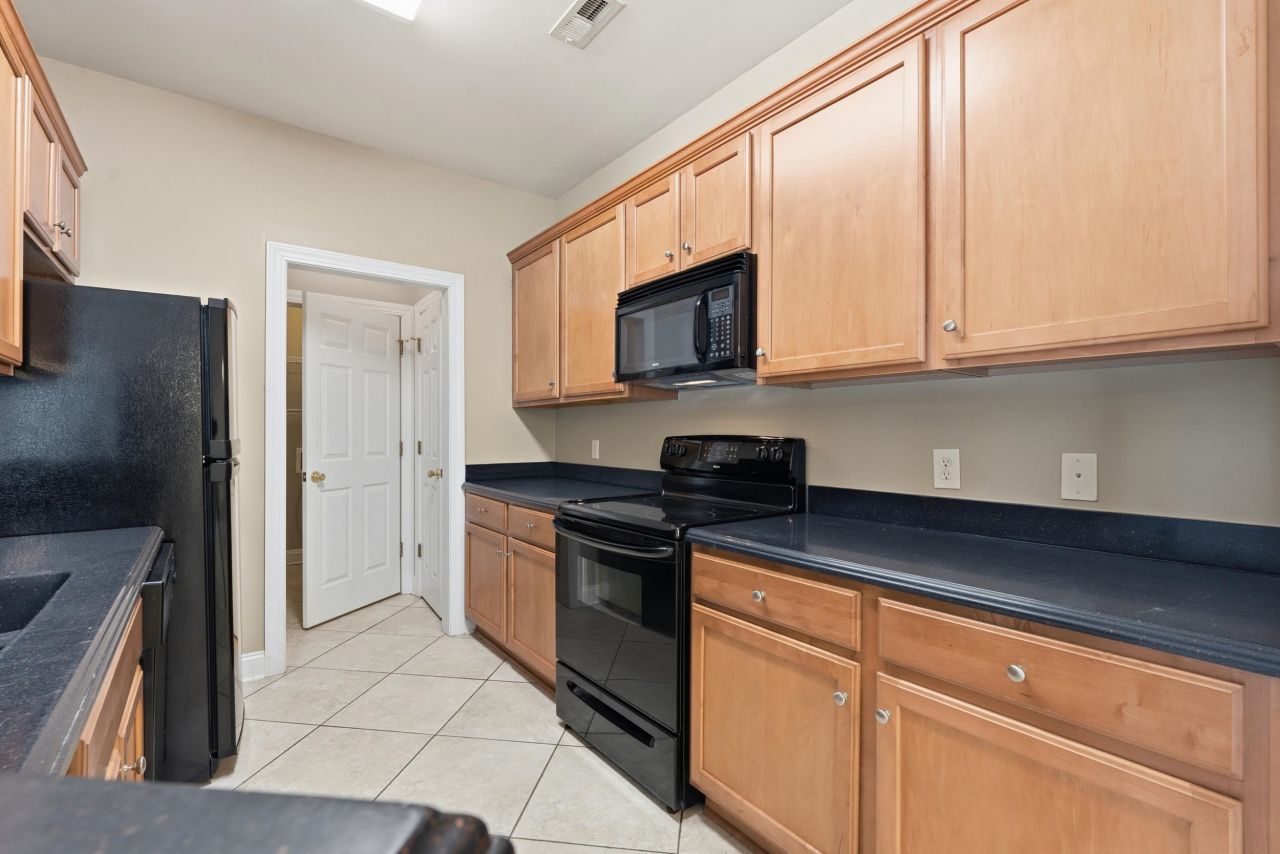 2077 Silvercrest Dr.  Photo 7