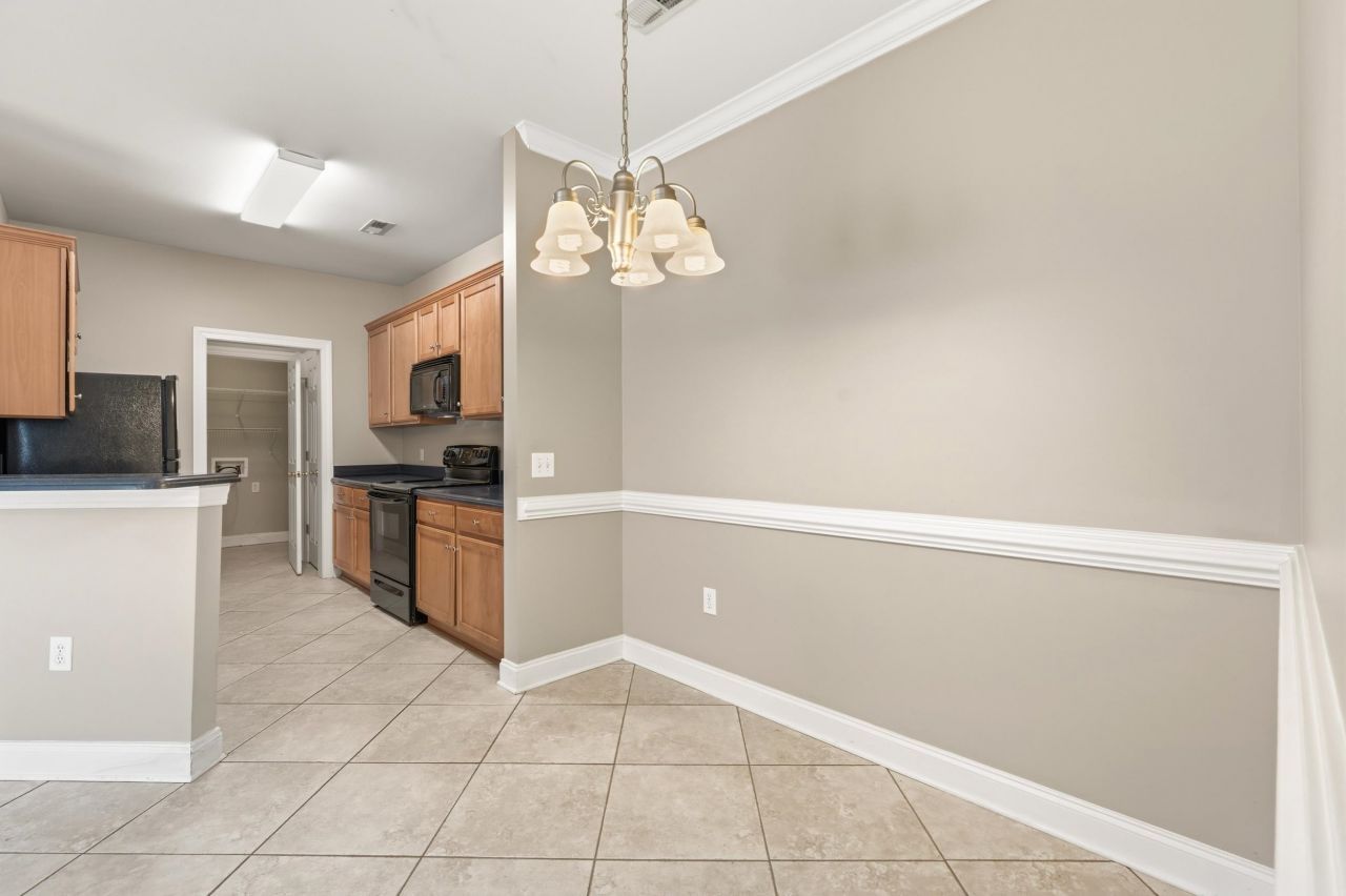 2077 Silvercrest Dr.  Photo 9