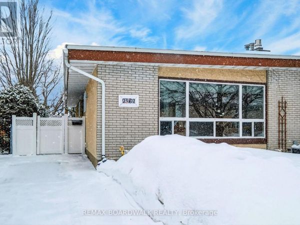 2462 Tupper Avenue, Ottawa, ON K1G1G7