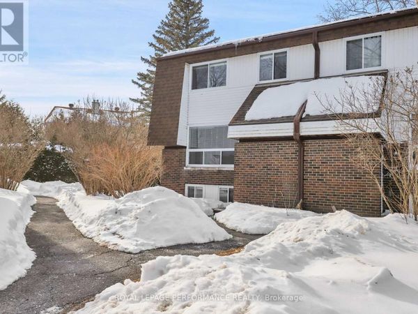 8D Lovell Lane, Ottawa, ON K2H9B6