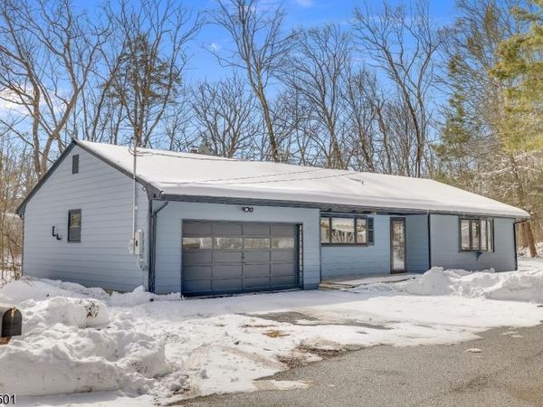 15 Winding Brook Way, Rockaway, NJ 07866