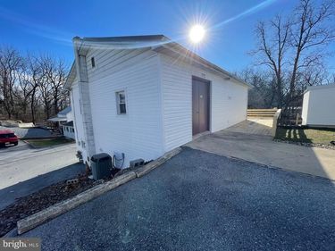 210 N CENTRE AVENUE , Unit APARTMENT , LEESPORT, PA 19533