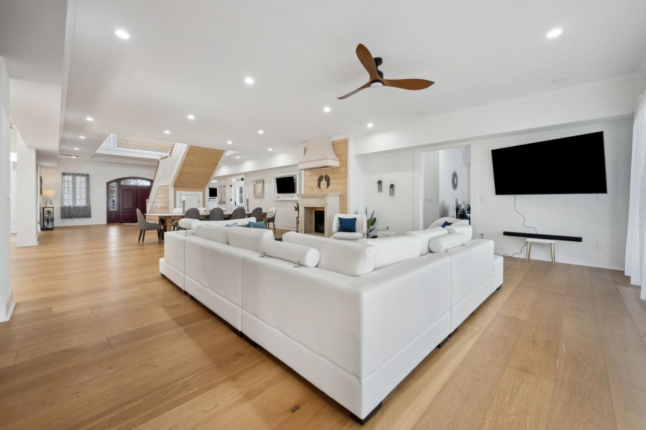 139 Pioneer Loop Photo 4