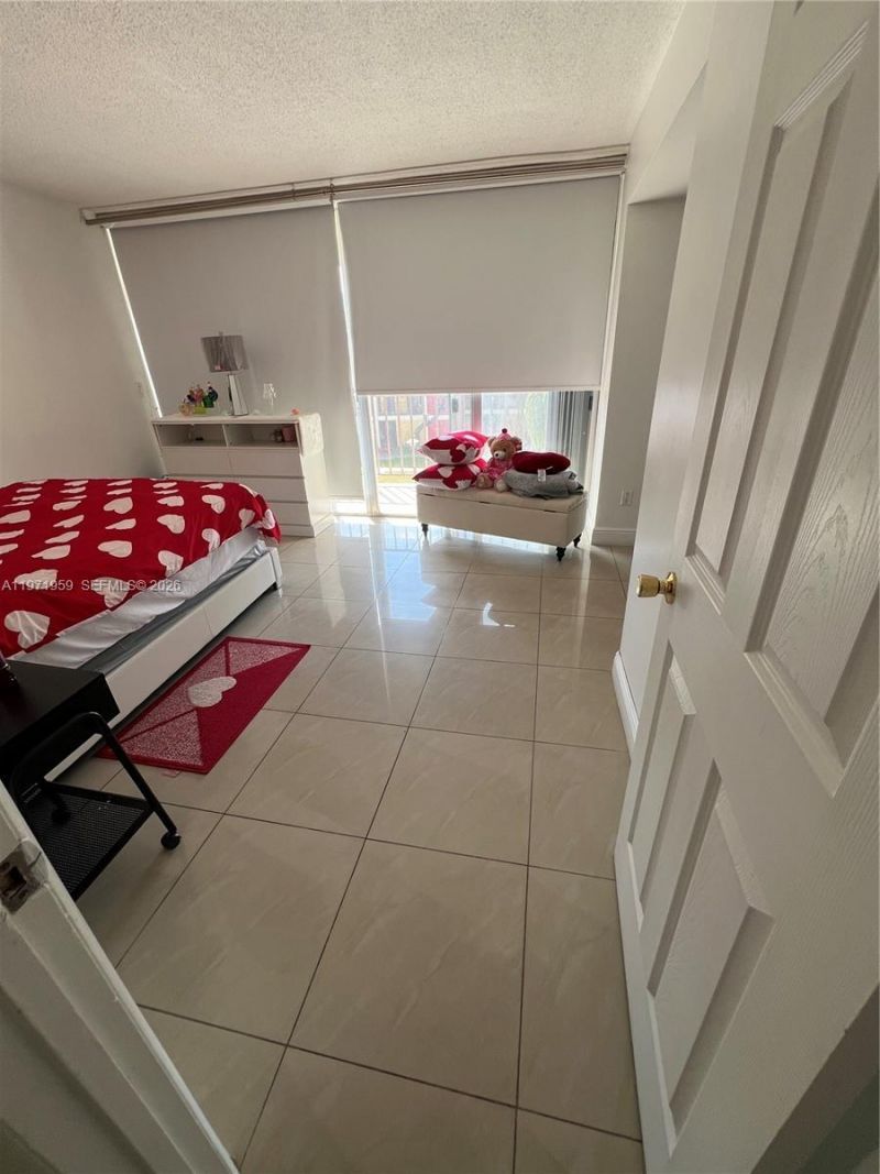 9240 Fontainebleau Blvd, Unit 207, Miami, FL 33172 Photo