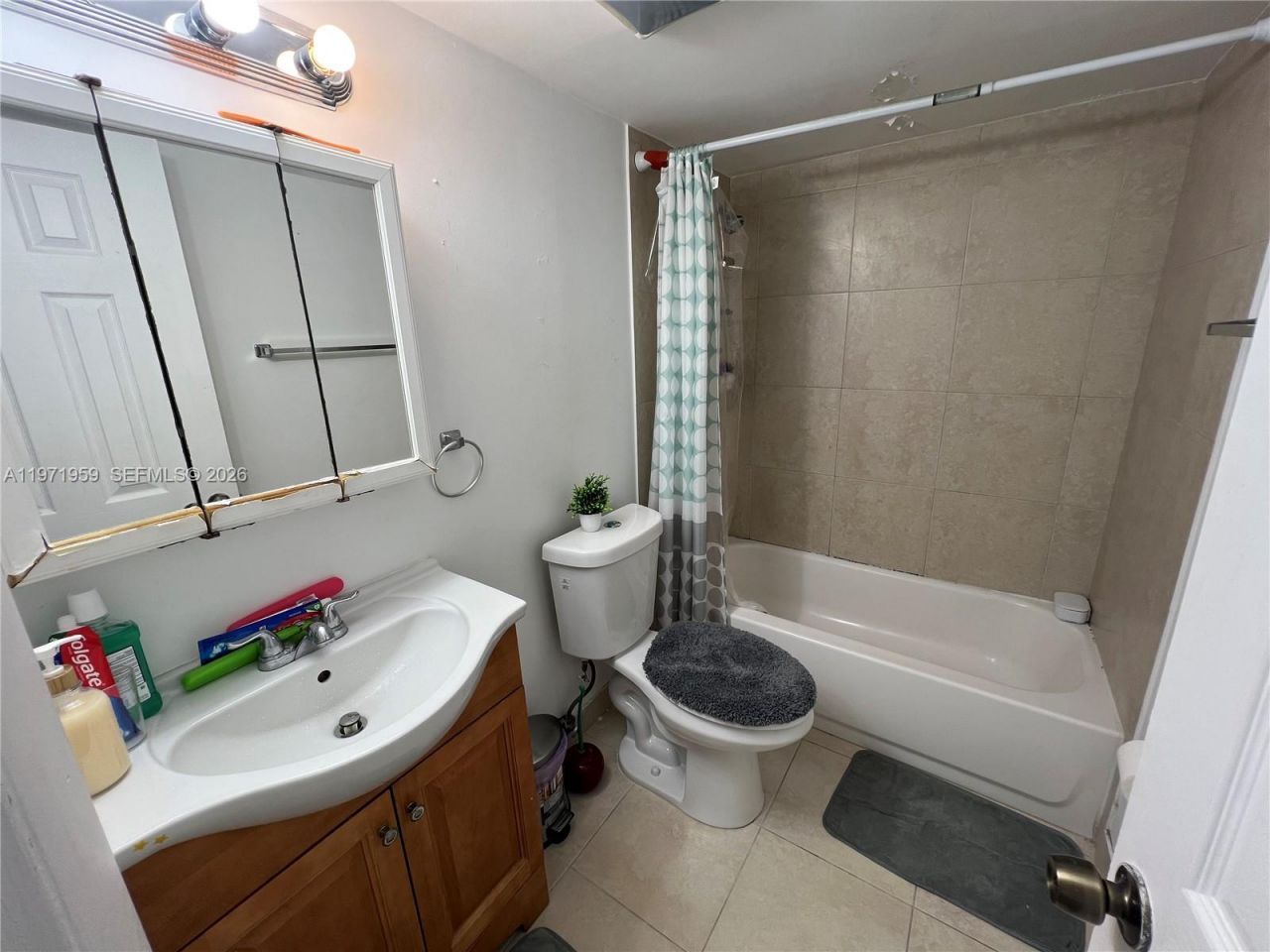 9240 Fontainebleau Blvd, Unit 207, Miami, FL 33172 Photo