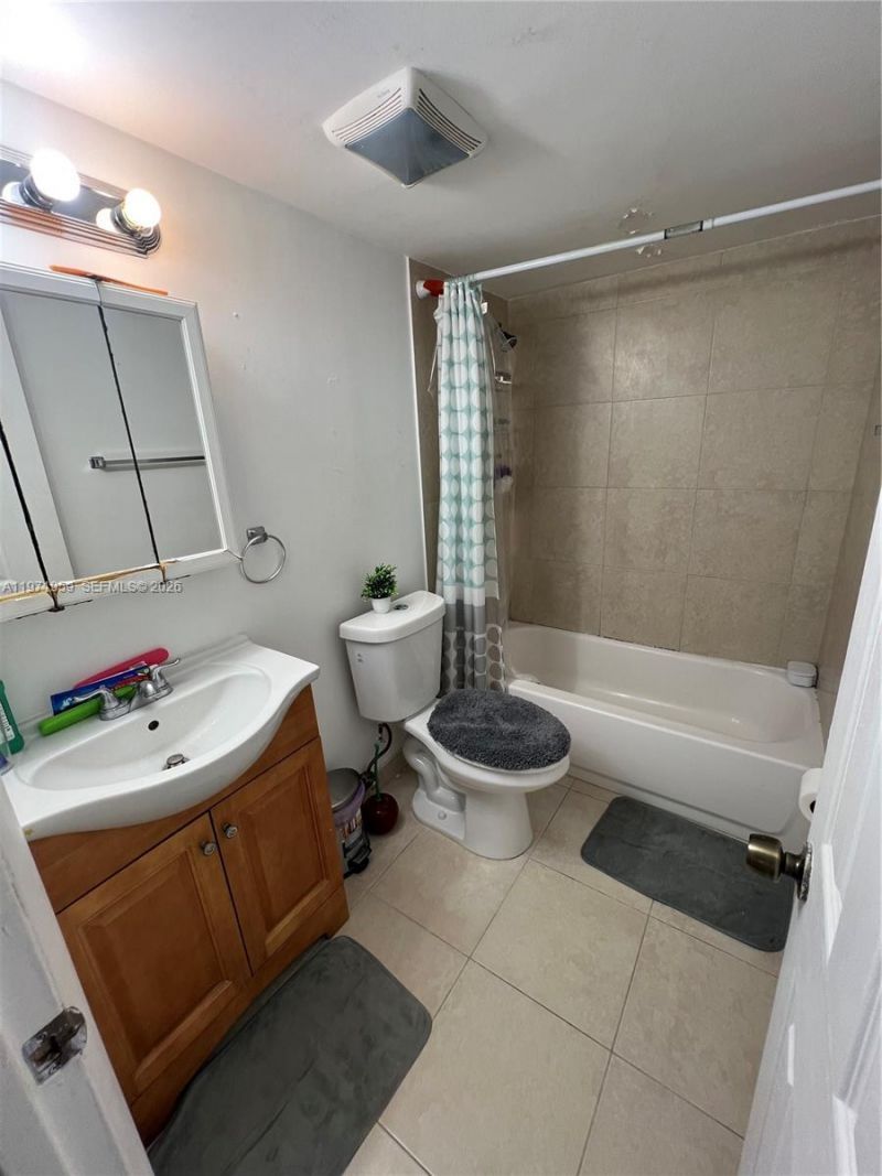 9240 Fontainebleau Blvd, Unit 207, Miami, FL 33172 Photo