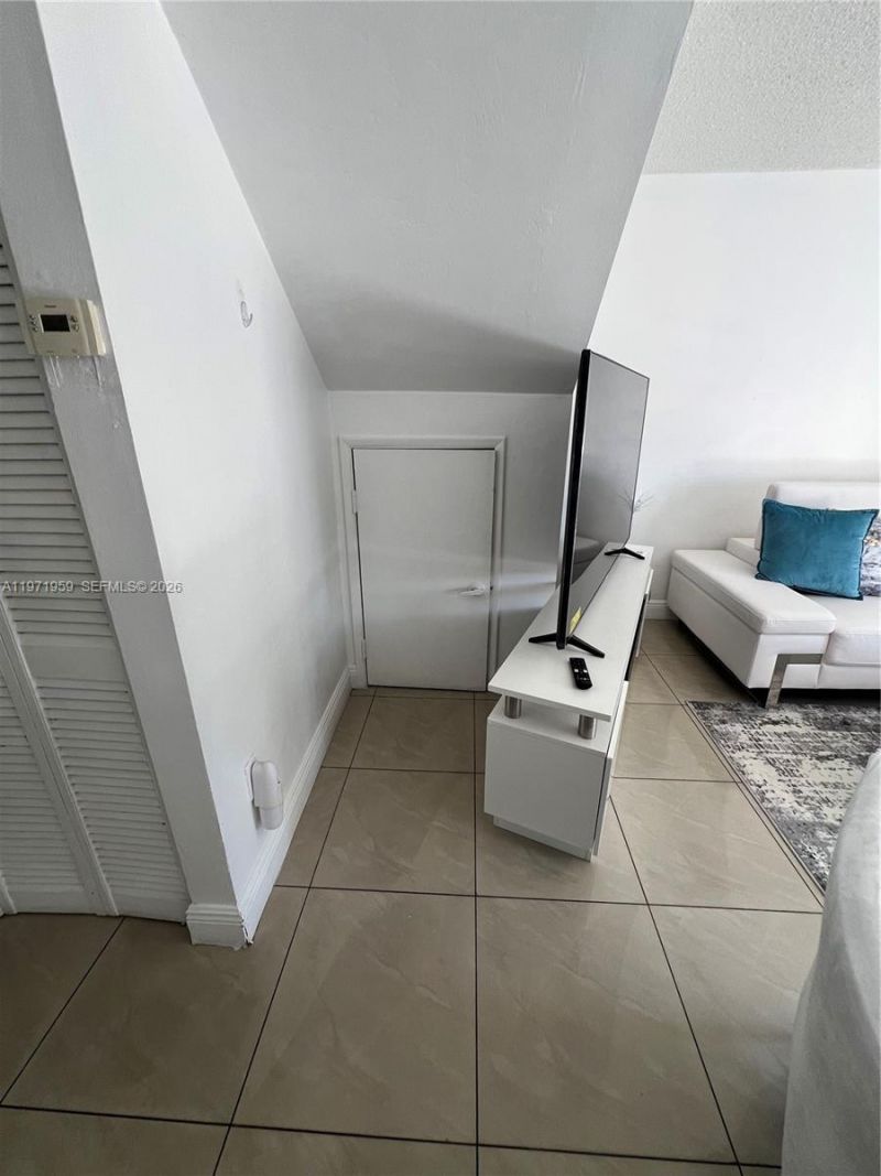 9240 Fontainebleau Blvd, Unit 207, Miami, FL 33172 Photo