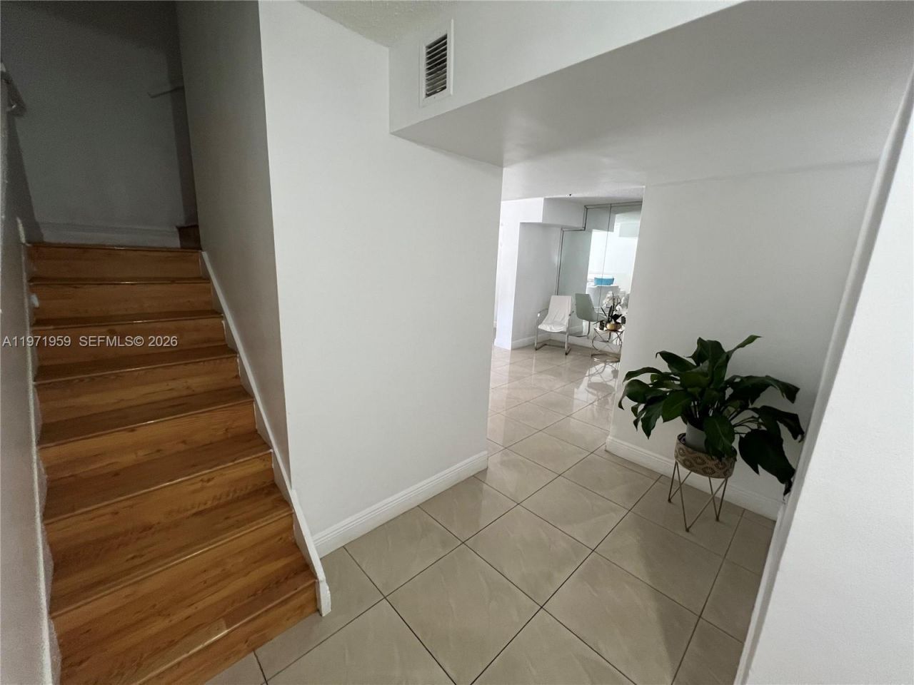 9240 Fontainebleau Blvd, Unit 207, Miami, FL 33172 Photo