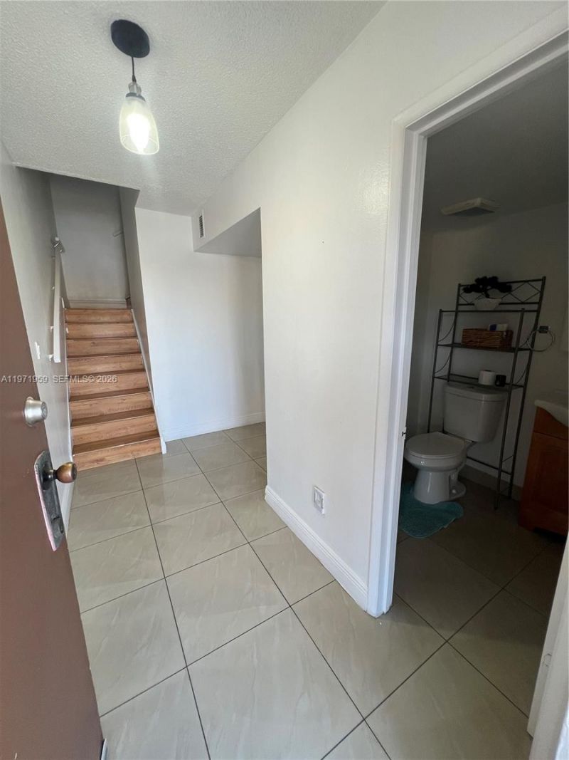 9240 Fontainebleau Blvd, Unit 207, Miami, FL 33172 Photo