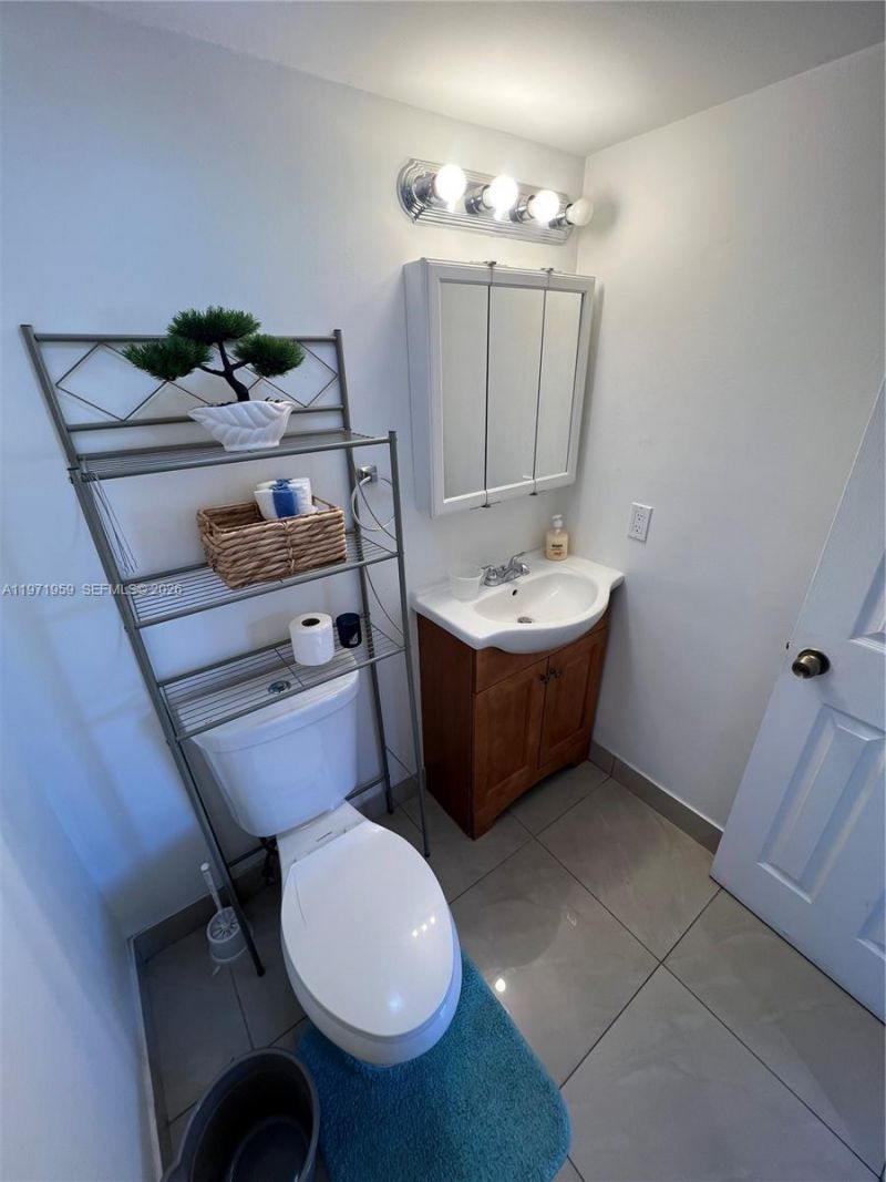 9240 Fontainebleau Blvd, Unit 207, Miami, FL 33172 Photo