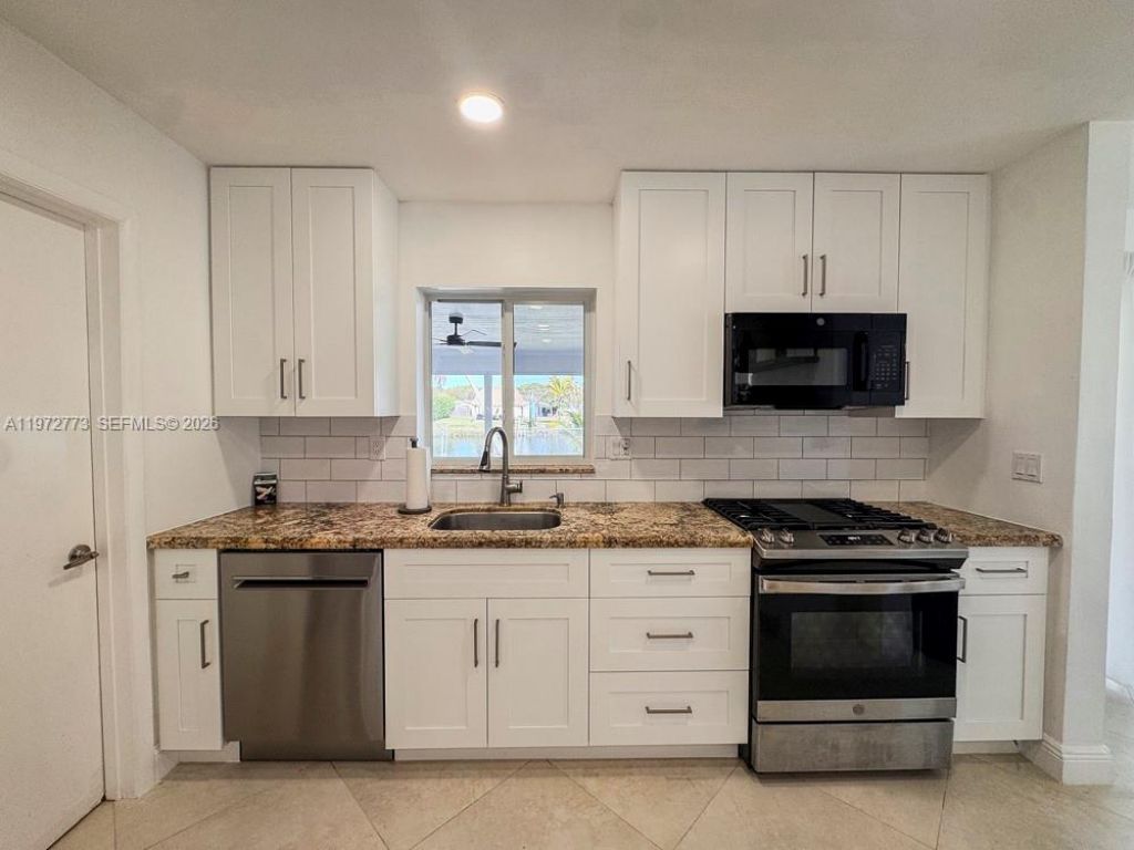 9731 Bel Aire Dr, Cutler Bay, FL 33157 Photo