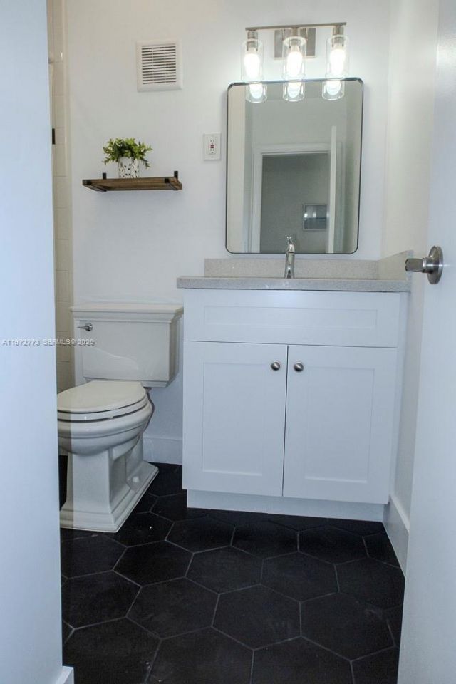 9731 Bel Aire Dr, Cutler Bay, FL 33157 Photo