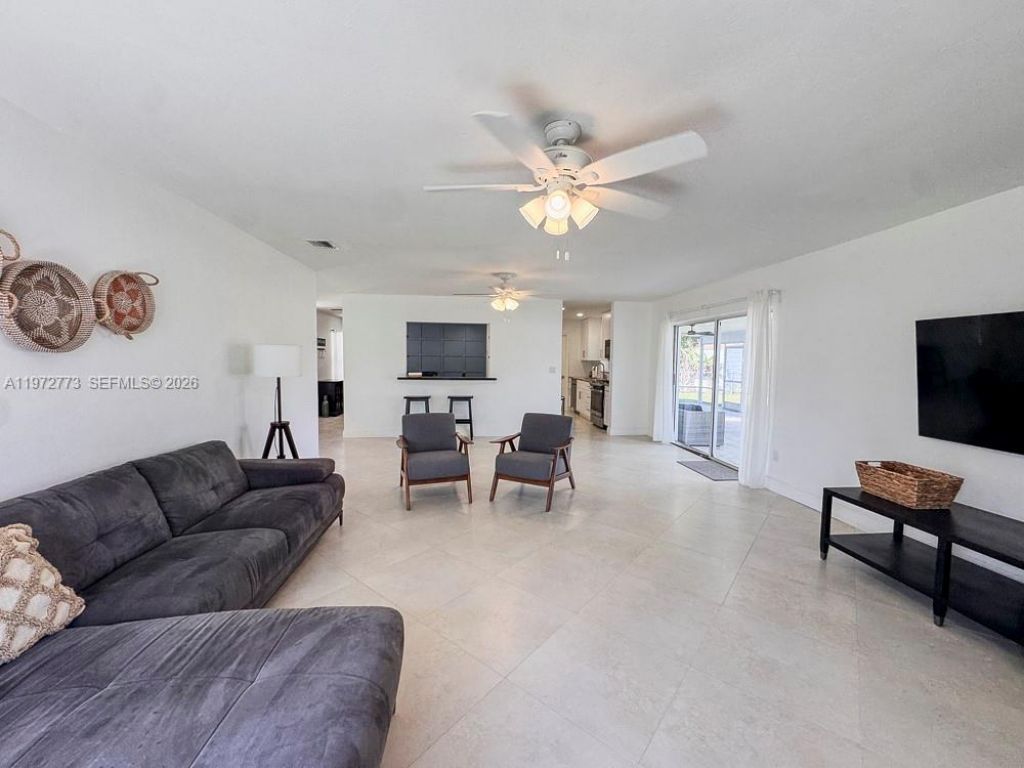 9731 Bel Aire Dr, Cutler Bay, FL 33157 Photo