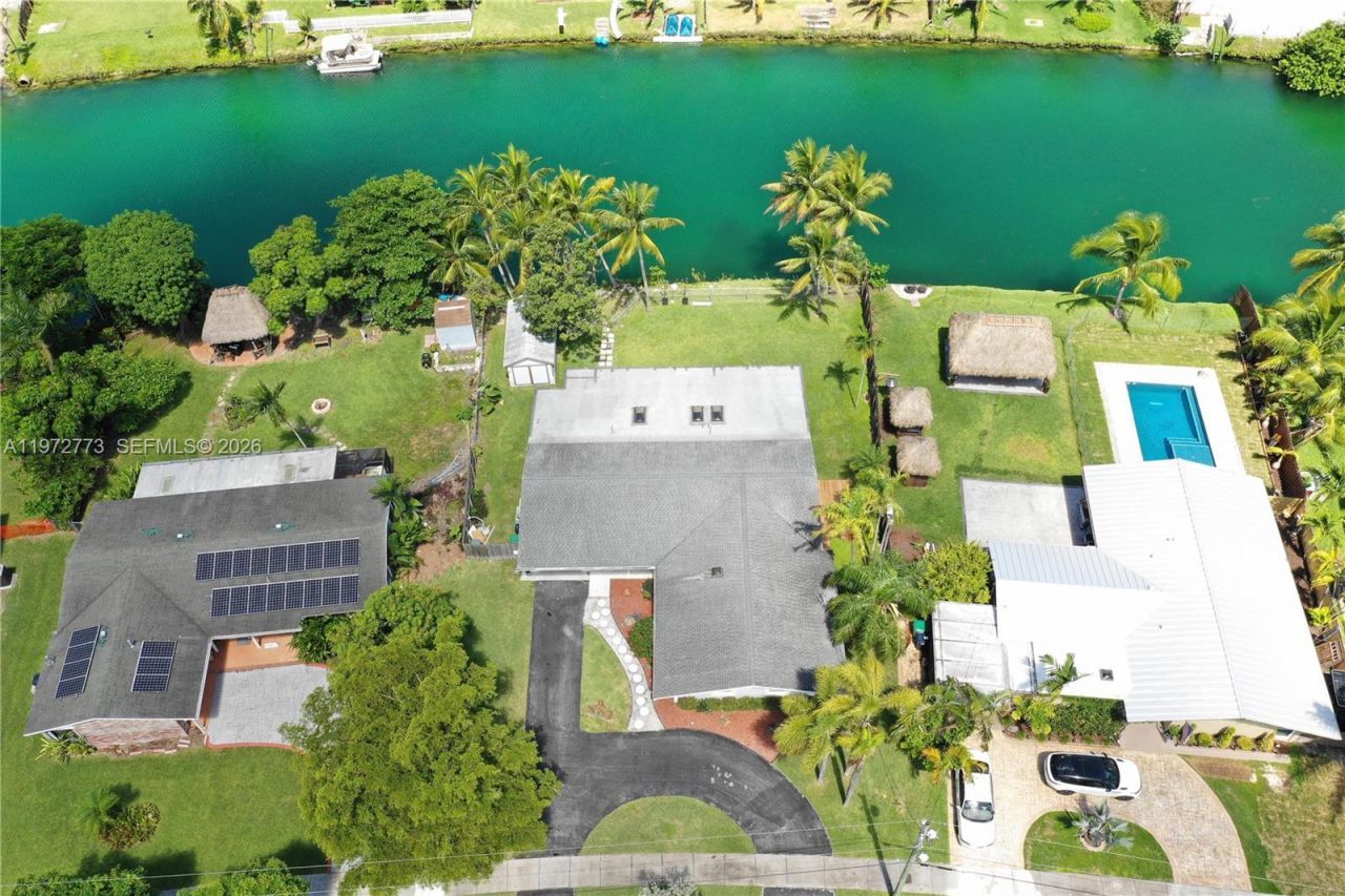 9731 Bel Aire Dr, Cutler Bay, FL 33157 Photo