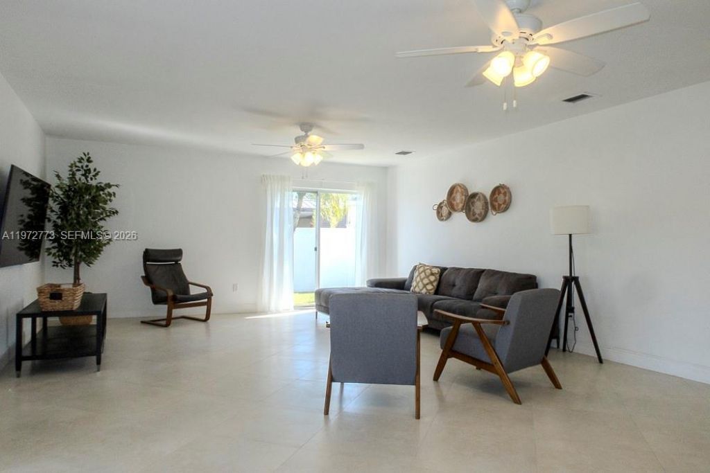 9731 Bel Aire Dr, Cutler Bay, FL 33157 Photo