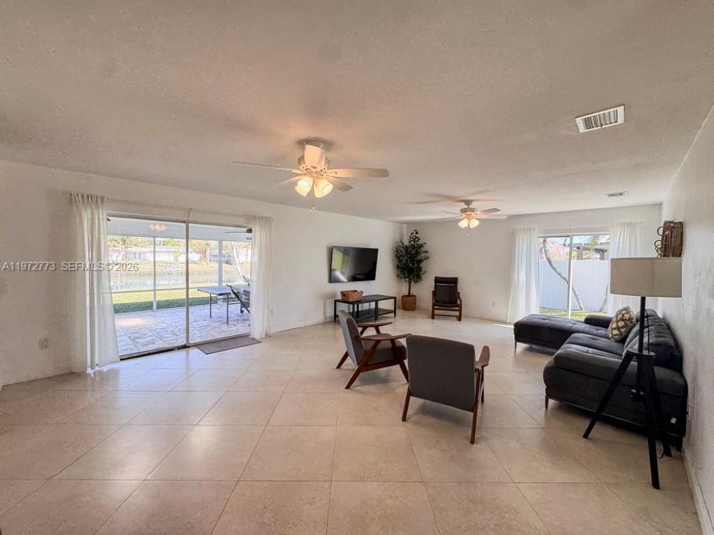 9731 Bel Aire Dr, Cutler Bay, FL 33157 Photo