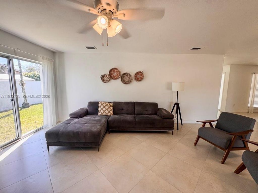 9731 Bel Aire Dr, Cutler Bay, FL 33157 Photo