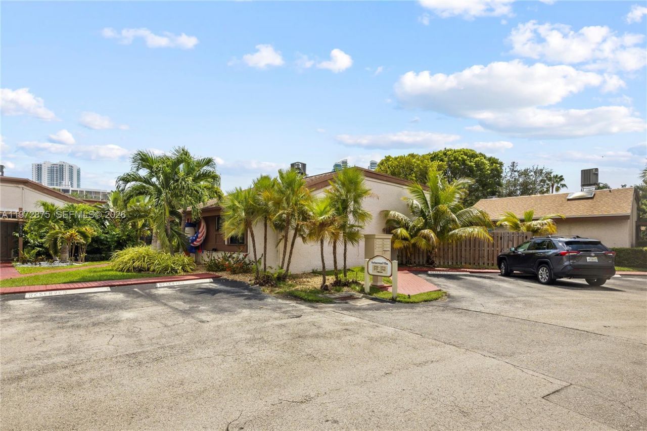 2731 S Parkview Dr , Hallandale Beach, FL 33009 Photo