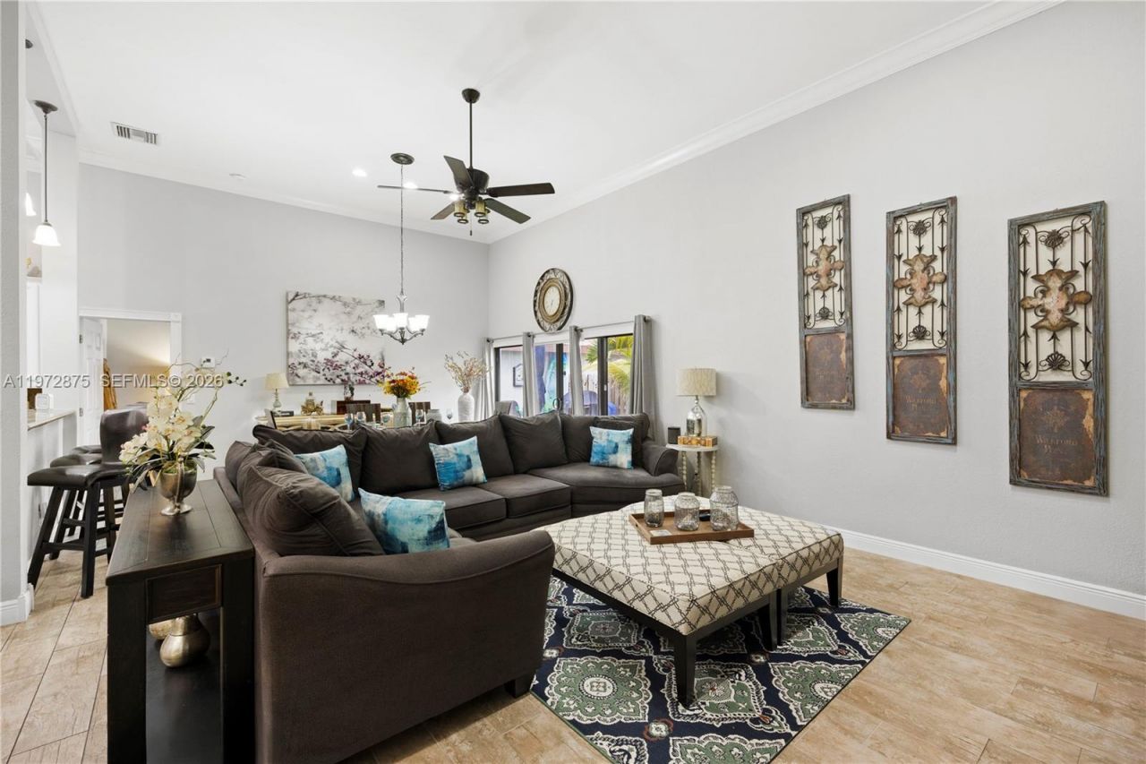 2731 S Parkview Dr , Hallandale Beach, FL 33009 Photo