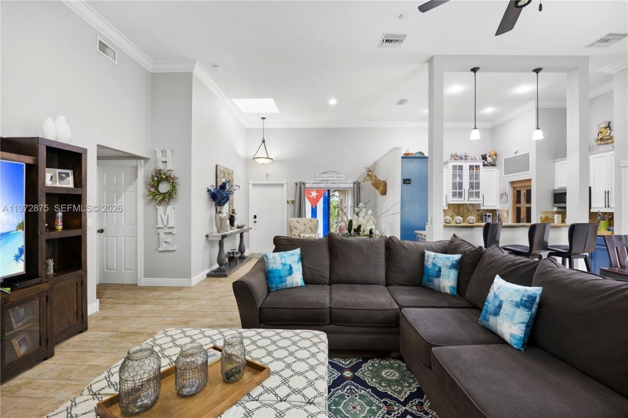 2731 S Parkview Dr , Hallandale Beach, FL 33009 Photo