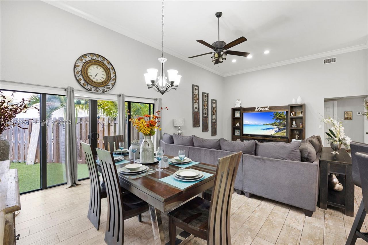 2731 S Parkview Dr , Hallandale Beach, FL 33009 Photo