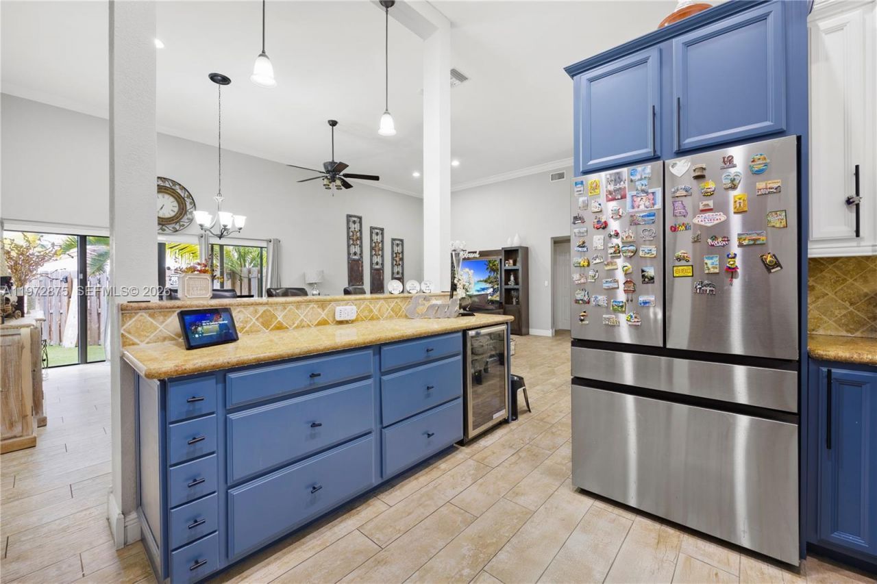 2731 S Parkview Dr , Hallandale Beach, FL 33009 Photo