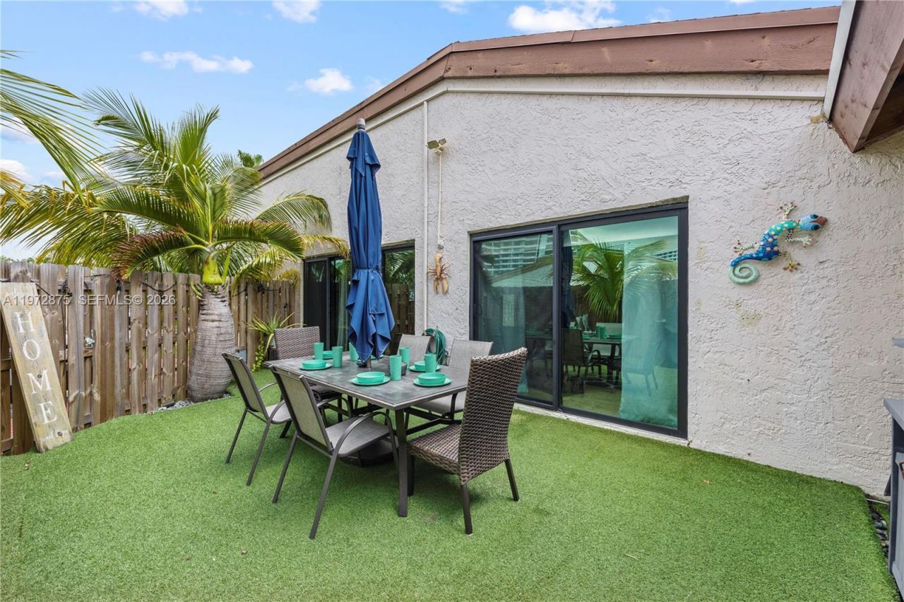 2731 S Parkview Dr , Hallandale Beach, FL 33009 Photo